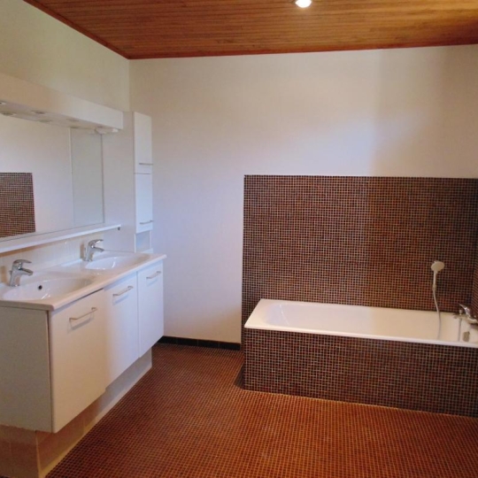  Annonces VILLETTE D ANTHON : Maison / Villa | JOYEUX (01800) | 297 m2 | 1 525 &euro; 