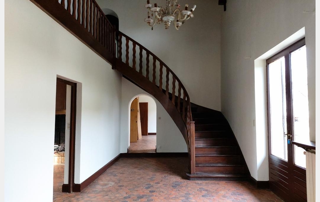 Annonces VILLETTE D ANTHON : Maison / Villa | JOYEUX (01800) | 297 m2 | 1 525 &euro; 