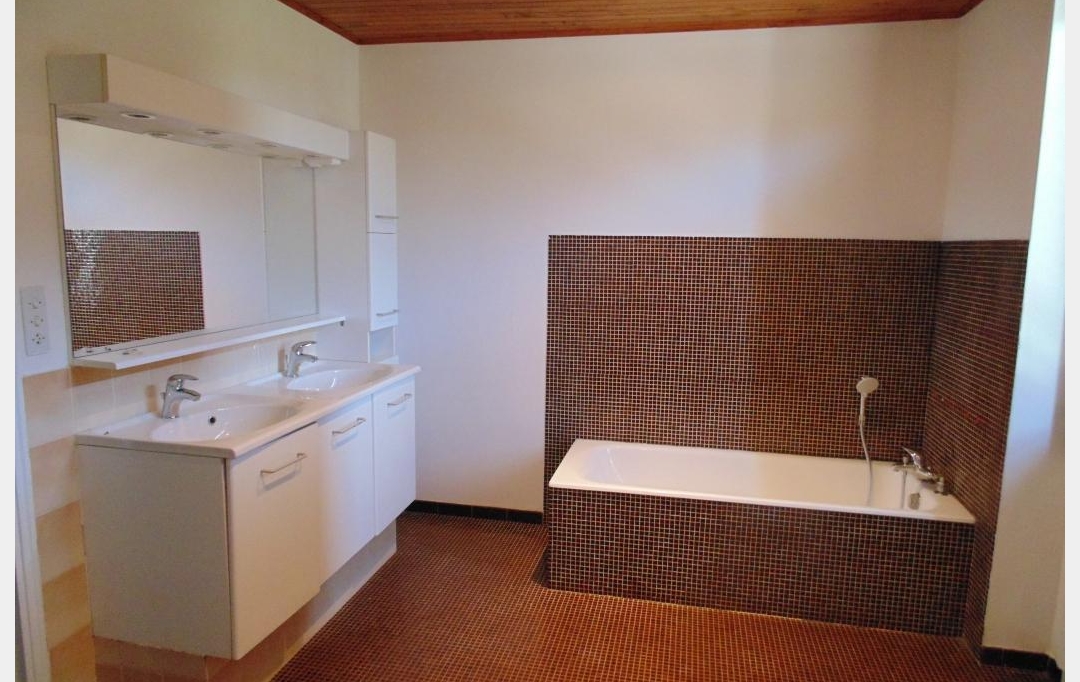 Annonces VILLETTE D ANTHON : Maison / Villa | JOYEUX (01800) | 297 m2 | 1 525 &euro; 